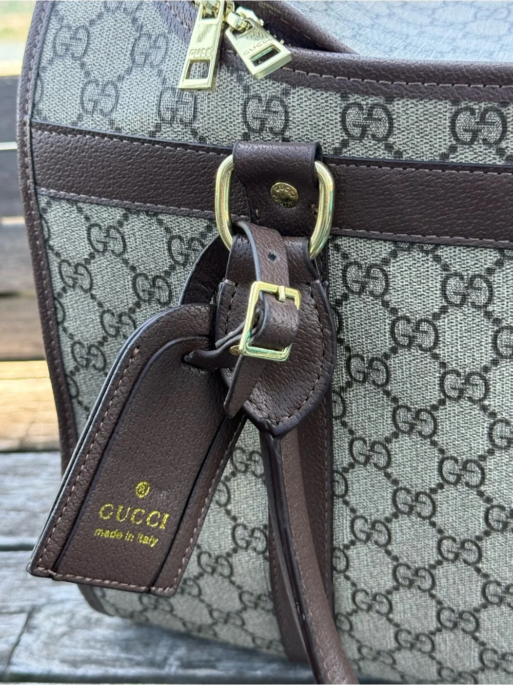 Absolutely beautiful pet carrier+Luggage tag.AMAZING QUALITY!So many compliments